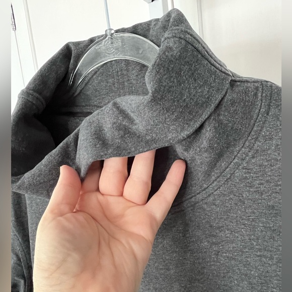 LULULEMON | 10 | ON THE DOUBLE | Turtleneck - Picture 8 of 15